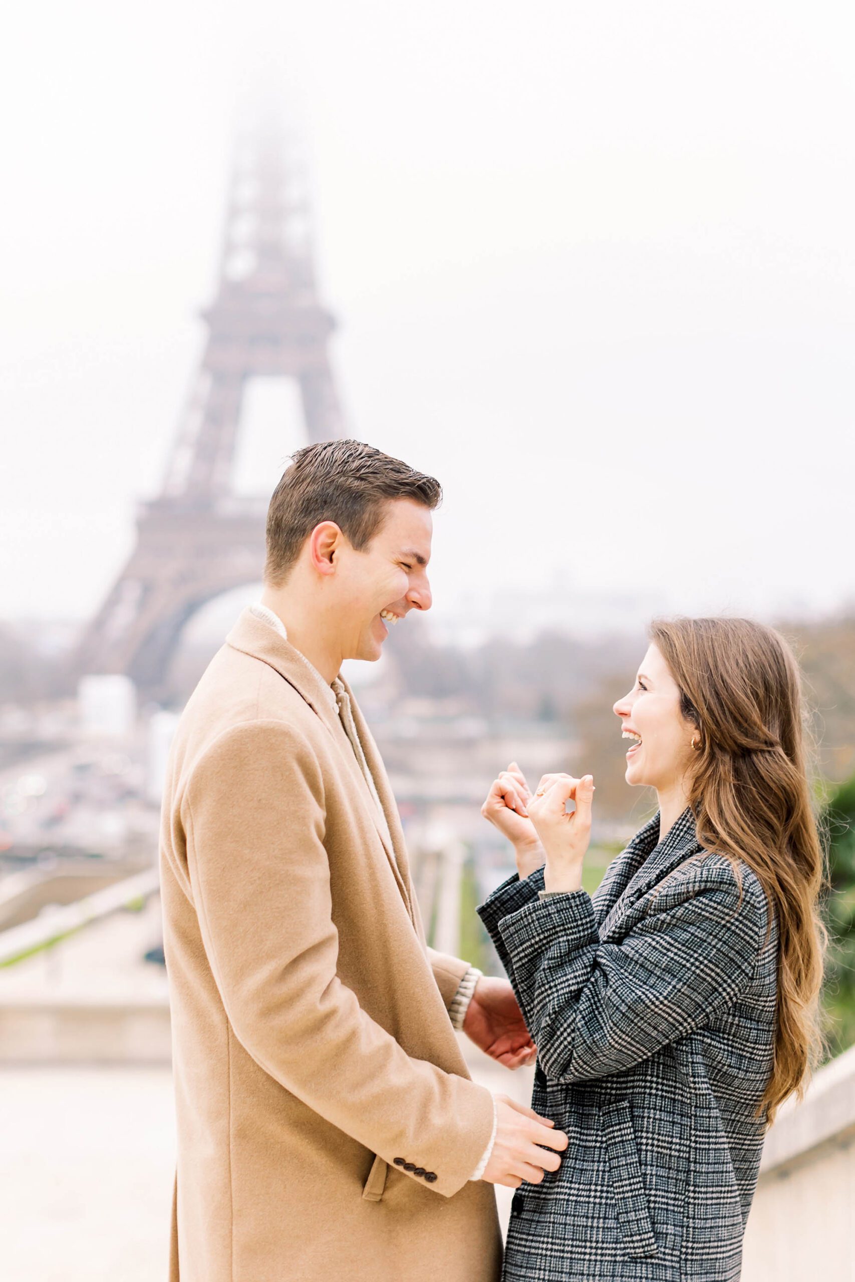 marriage proposal in front of the eiffel tower on a foggy morning