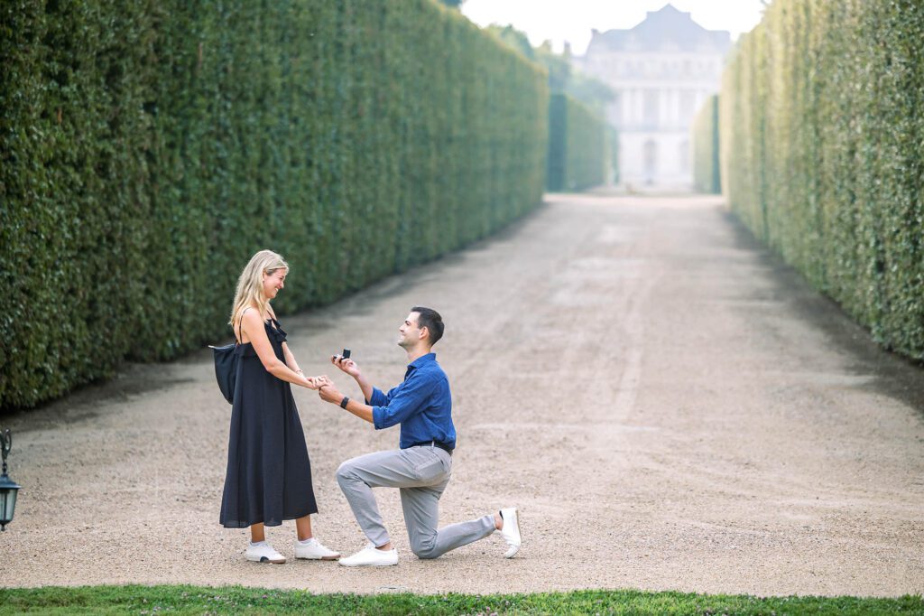 a girl accepting a marriage proposal in versailles